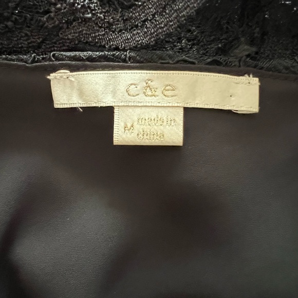 Black lace cold shoulder blouse - Picture 3 of 3